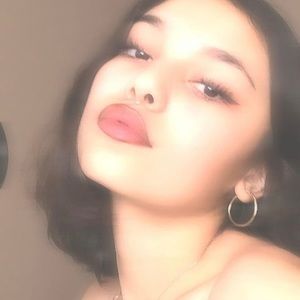 Meet your Posher, Mia